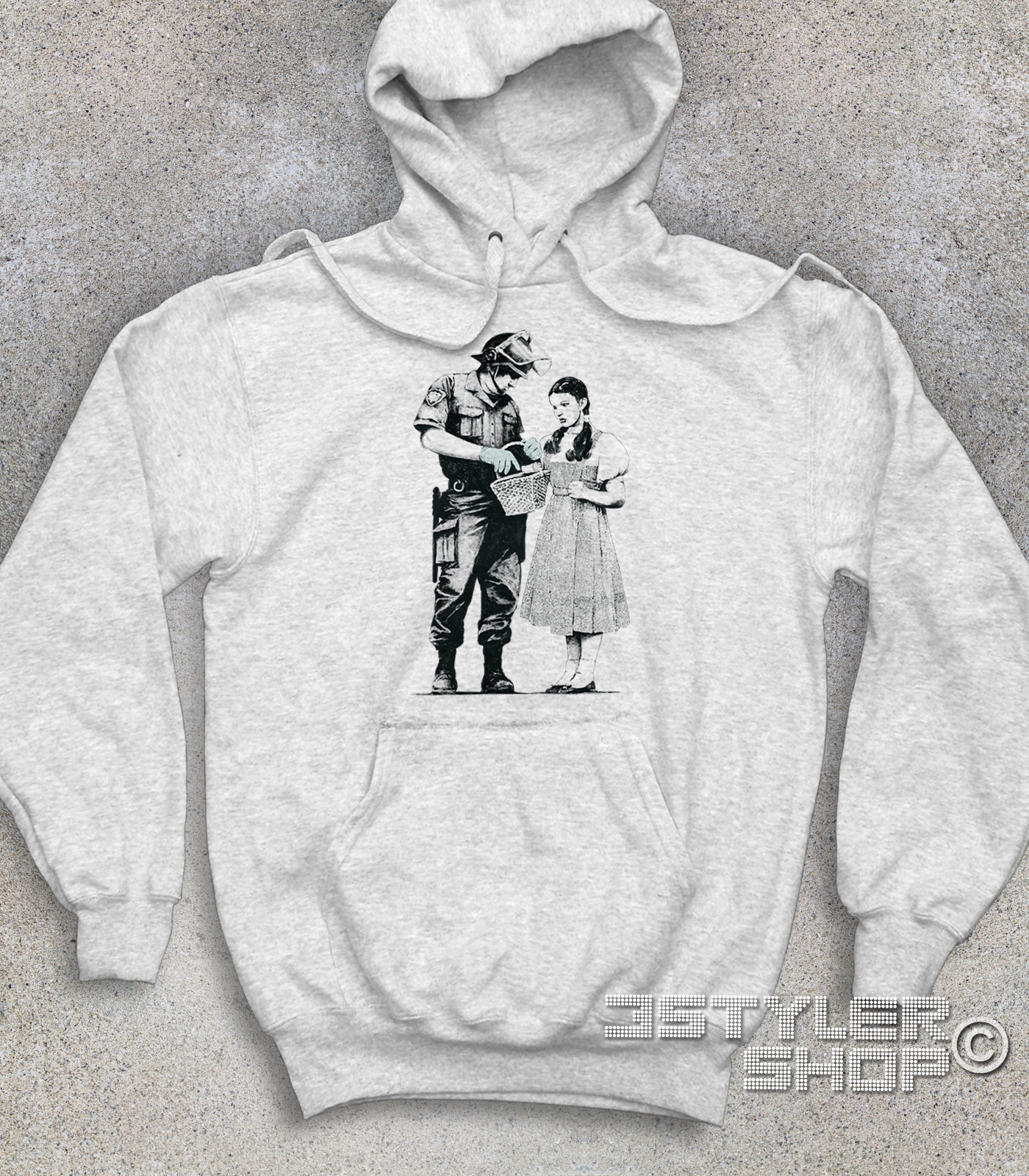 dorothy_mago_oz_banksy_felpa_unisex dorothy felpa unisex raffigurante un poliziotto che perquisisce dorothy del mago di oz