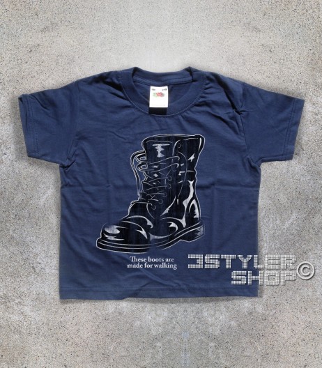 boots t-shirt bimbo ispirata alla canzone di nancy Sinatra "these boots are made for walkin'"