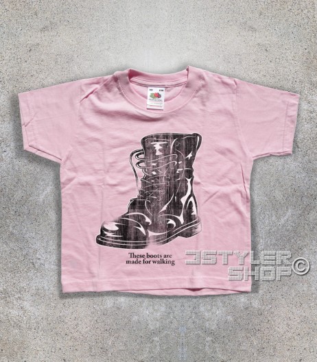 boots t-shirt bimbo ispirata alla canzone di nancy Sinatra "these boots are made for walkin'"