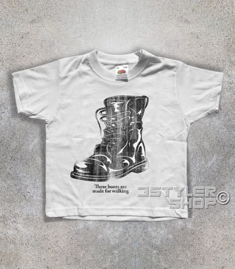 boots t-shirt bimbo ispirata alla canzone di nancy Sinatra "these boots are made for walkin'"