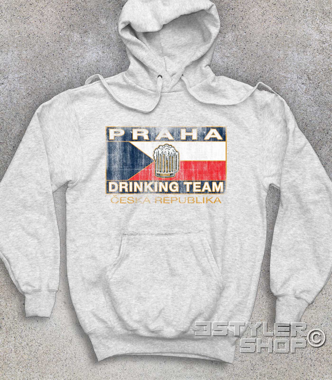 PRAGA_PRAHA_DRINKING_TEAM_felpa_unisex_gr praga felpa unisex con bandiera cecoslovacca, birra e scritta drinking team in versione antichizzata