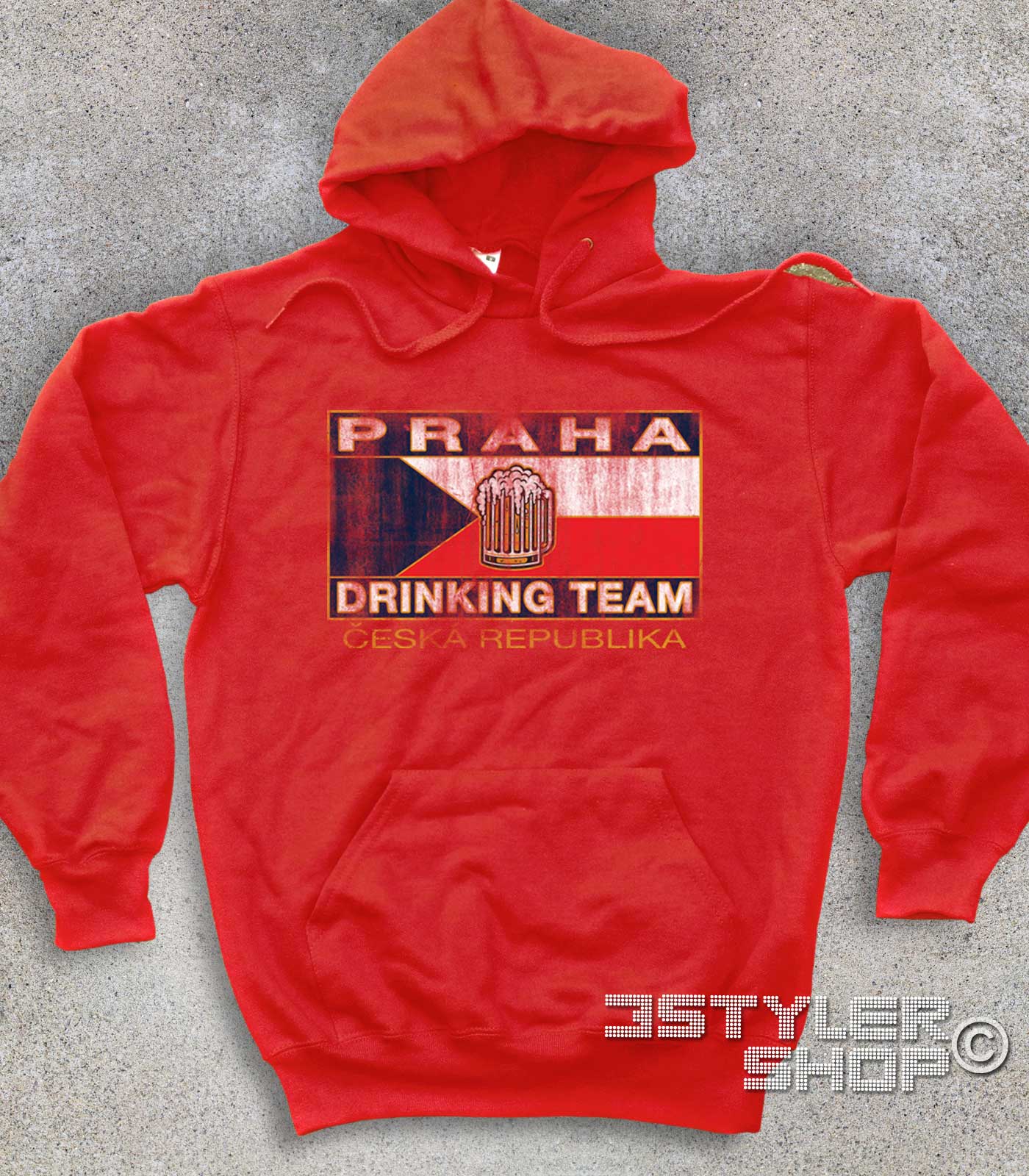 PRAGA_PRAHA_DRINKING_TEAM_felpa_unisex_rd praga felpa unisex con bandiera cecoslovacca, birra e scritta drinking team in versione antichizzata