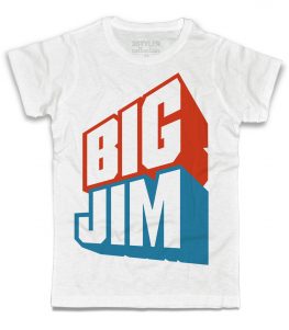 big jim t-shirt uomo bianca raffigurante il celebre logo azzurro e rosso del giocattolo cult della mattel